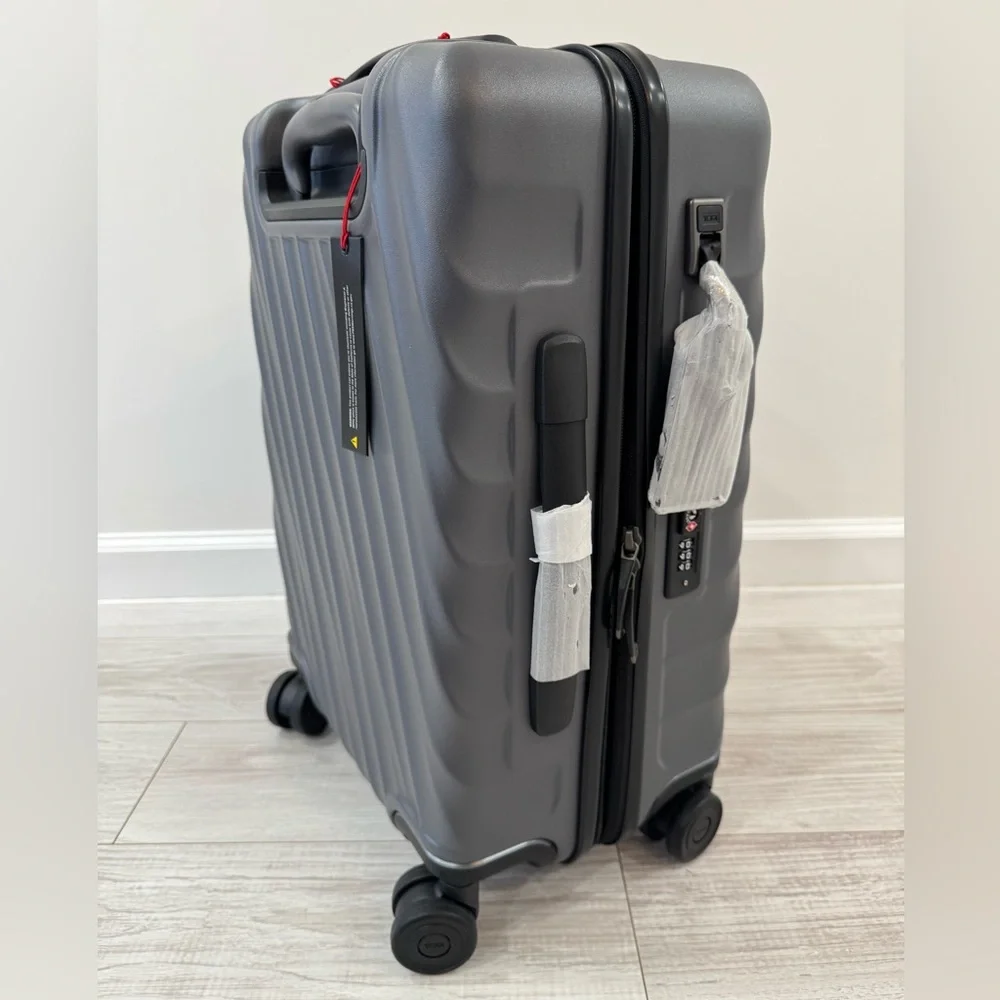 Tumi 19 Degree International Expandable 4-Wheel Carry-On - Grey Texture